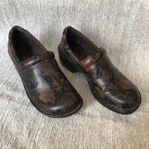 9 Born BOC clogs brown black snakeskin shoes slip-on mules